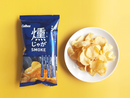 燻じゃが  25g×1袋入 カルビー calbee ポテトファーム 北海道土産 北海道限定 お菓子 取り寄せ お土産 人気 じゃがいも スナック菓子
