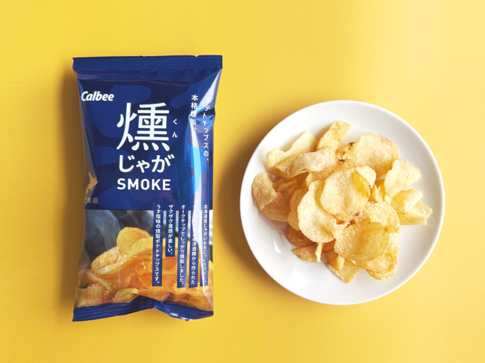 燻じゃが  25g×1袋入 カルビー calbee ポテトファーム 北海道土産 北海道限定 お菓子 取り寄せ お土産 人気 じゃがいも スナック菓子